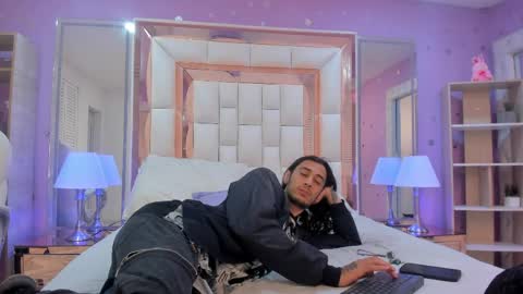 Snapshot of puretemptation_ chatting on June 5, 7:41 pm Experienced guys online show from June 5, 7:41 pm