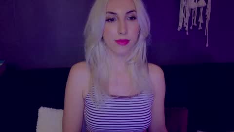 Snapshot of purevibrations chatting on February 6, 7:13 am Isabelle online show from February 6, 7:13 am