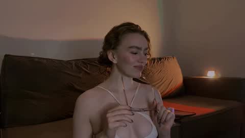 Marie online show from February 6, 1:05 am