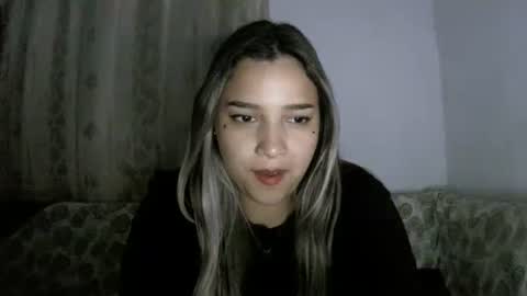 Snapshot of purple_23 chatting on March 10, 7:35 am Lizzy online show from March 10, 7:35 am