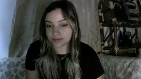 Snapshot of purple_23 chatting on March 24, 6:07 am Lizzy online show from March 24, 6:07 am
