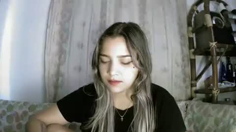 Snapshot of purple_23 chatting on April 30, 6:09 am Lizzy online show from April 30, 6:09 am
