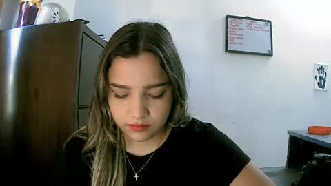 Snapshot of purple_23 chatting on June 11, 10:19 pm Lizzy online show from June 11, 10:19 pm