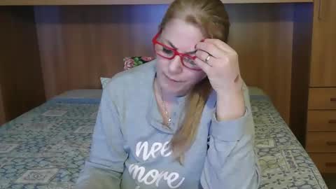 Snapshot of pussy_boom4u chatting on February 6, 11:37 pm Mary online show from February 6, 11:37 pm