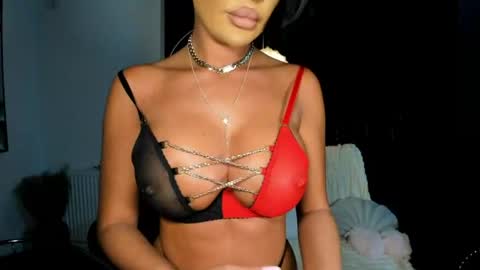 Snapshot of pussydollxx chatting on June 14, 9:50 pm Andreea online show from June 14, 9:50 pm