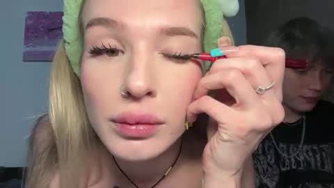 Snapshot of pussymoneywet chatting on September 22, 4:53 pm Lina online show from September 22, 4:53 pm