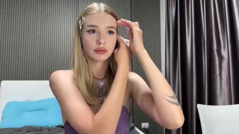 Lina online show from December 22, 12:57 pm