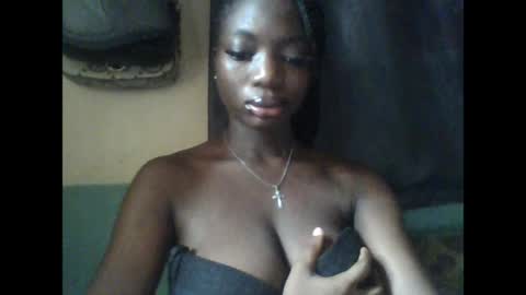 Snapshot of pweedy_ora chatting on June 9, 9:43 am ora online show from June 9, 9:43 am