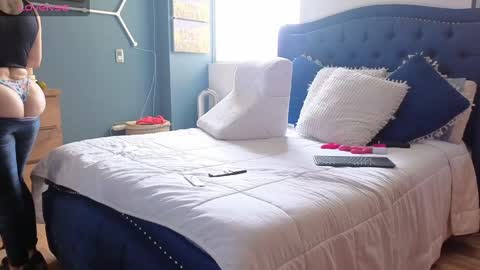 Queen And King online show from January 4, 3:49 pm