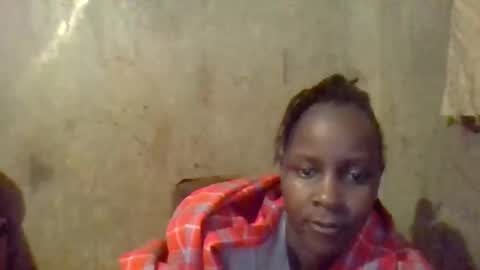 Snapshot of queen014 chatting on November 10, 1:37 am queen014 online show from November 10, 1:37 am
