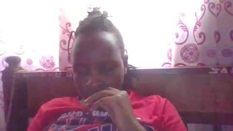 Snapshot of queen014 chatting on November 17, 9:04 am queen014 online show from November 17, 9:04 am