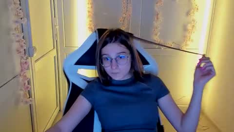 Amelie online show from April 23, 12:29 pm
