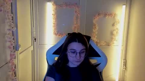 Amelie online show from April 24, 1:13 pm