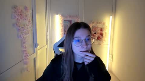 Amelie online show from May 2, 7:02 am