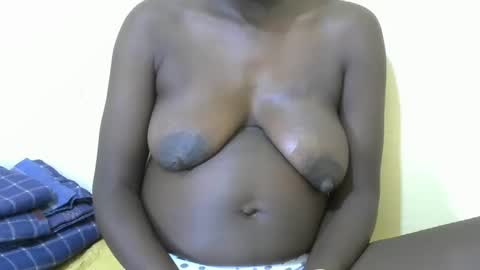 Snapshot of queen_berry1 chatting on February 23, 6:49 am queen_berry1 online show from February 23, 6:49 am