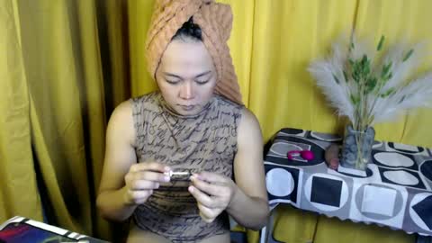 queen_ennah online show from June 24, 5:17 am