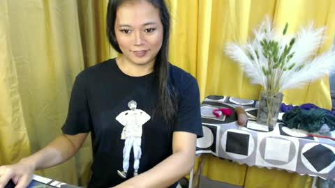 queen_ennah online show from June 26, 1:10 am