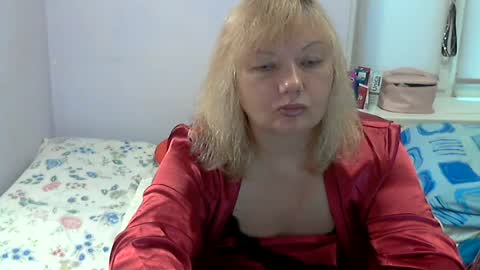 Snapshot of queen_jane8 chatting on August 3, 1:05 pm queen_jane8 online show from August 3, 1:05 pm