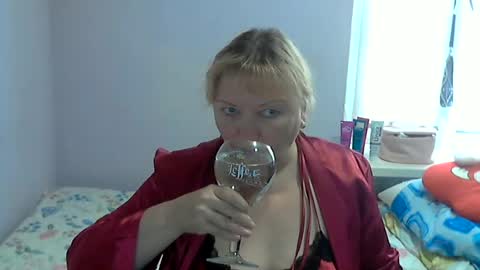 Snapshot of queen_jane8 chatting on August 8, 11:01 am queen_jane8 online show from August 8, 11:01 am