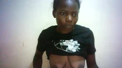 Snapshot of queen_joan chatting on March 1, 12:28 am queen_joan online show from March 1, 12:28 am