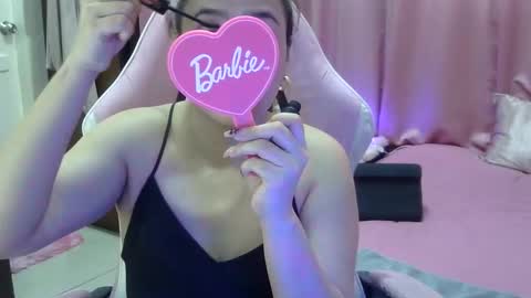 Snapshot of queen_kur chatting on February 13, 5:26 am QueenHennessy online show from February 13, 5:26 am