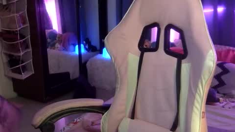 Snapshot of queen_kur chatting on September 13, 5:46 pm QueenHennessy online show from September 13, 5:46 pm