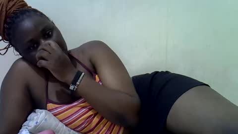 Snapshot of queen_leilla chatting on June 15, 2:41 pm queen_leilla online show from June 15, 2:41 pm