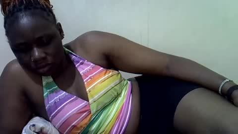 Snapshot of queen_leilla chatting on June 18, 3:40 am queen_leilla online show from June 18, 3:40 am