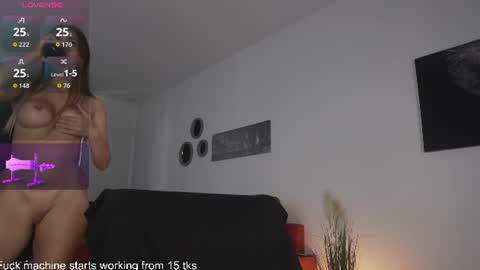 Snapshot of queen_leylla chatting on July 7, 6:05 am queen_leylla online show from July 7, 6:05 am