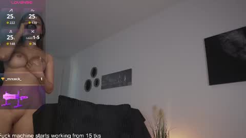 Snapshot of queen_leylla chatting on August 1, 6:01 am queen_leylla online show from August 1, 6:01 am