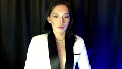 Queen Lucifer online show from November 6, 5:03 pm