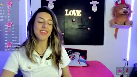 queen_natttyy online show from December 3, 6:04 am