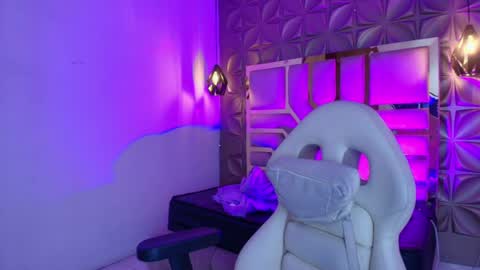 Snapshot of queen_perla_ chatting on May 3, 12:11 pm online show from May 3, 12:11 pm