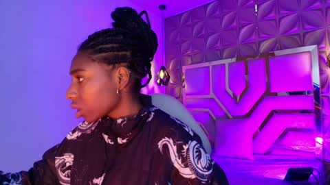 Snapshot of queen_perla_ chatting on May 4, 12:12 pm online show from May 4, 12:12 pm