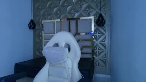 Snapshot of queen_perla_ chatting on May 5, 12:02 pm online show from May 5, 12:02 pm