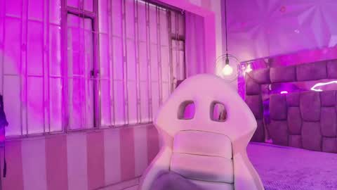 Snapshot of queen_perla_ chatting on May 10, 12:10 pm online show from May 10, 12:10 pm