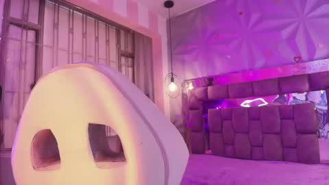 Snapshot of queen_perla_ chatting on May 11, 12:11 pm online show from May 11, 12:11 pm