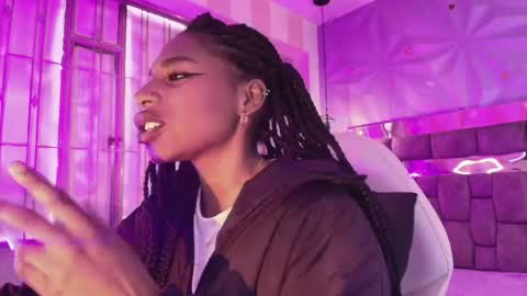 Snapshot of queen_perla_ chatting on May 11, 2:45 pm online show from May 11, 2:45 pm