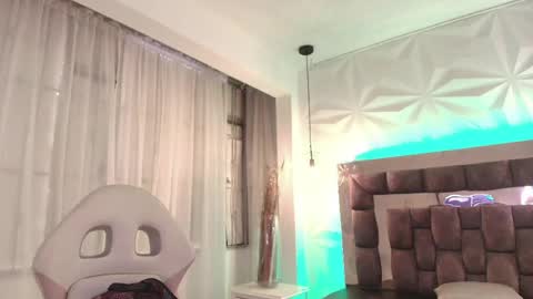 Snapshot of queen_perla_ chatting on June 3, 11:57 am online show from June 3, 11:57 am