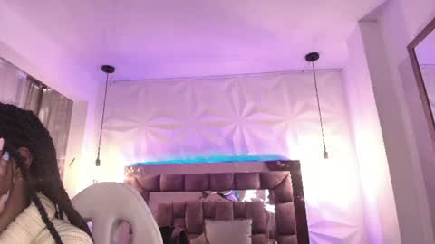 Snapshot of queen_perla_ chatting on June 11, 12:03 pm online show from June 11, 12:03 pm