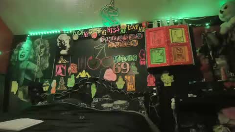 Queen Splashh420 online show from July 5, 6:31 am