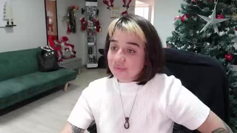 Snapshot of queen_zafiro88 chatting on December 4, 4:48 pm Zafiro ILL BROADCAST UNTIL DECEMBER Onlyfans online show from December 4, 4:48 pm