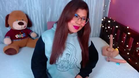 Snapshot of queenamazon_ chatting on September 15, 5:29 am Queenamazon online show from September 15, 5:29 am