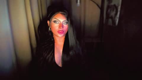 Snapshot of queenarthalia chatting on December 18, 7:41 pm ARTHA online show from December 18, 7:41 pm