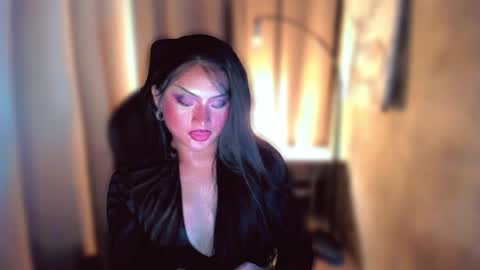 Snapshot of queenarthalia chatting on December 19, 8:34 pm ARTHA online show from December 19, 8:34 pm