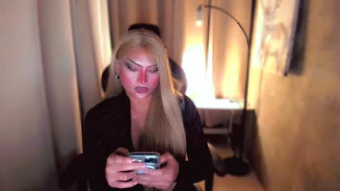 Snapshot of queenarthalia chatting on January 6, 5:49 pm ARTHA online show from January 6, 5:49 pm