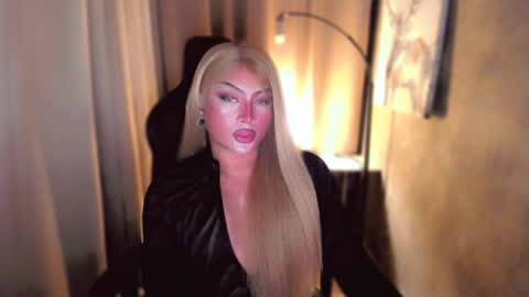 Snapshot of queenarthalia chatting on January 7, 5:09 pm ARTHA online show from January 7, 5:09 pm