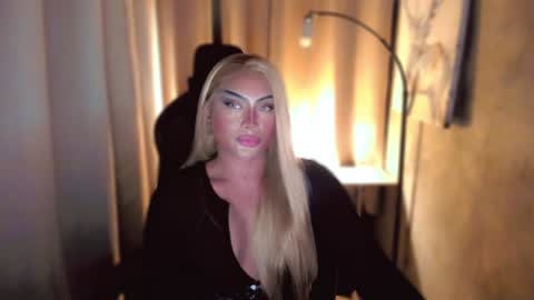 Snapshot of queenarthalia chatting on February 7, 10:52 pm ARTHA online show from February 7, 10:52 pm