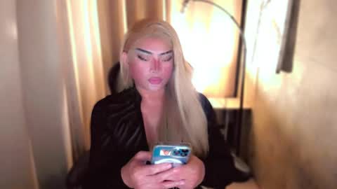 Snapshot of queenarthalia chatting on February 28, 6:10 am ARTHA online show from February 28, 6:10 am