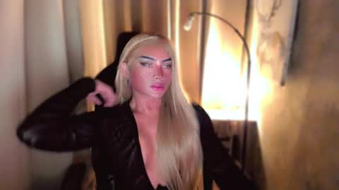 Snapshot of queenarthalia chatting on February 28, 9:15 am ARTHA online show from February 28, 9:15 am